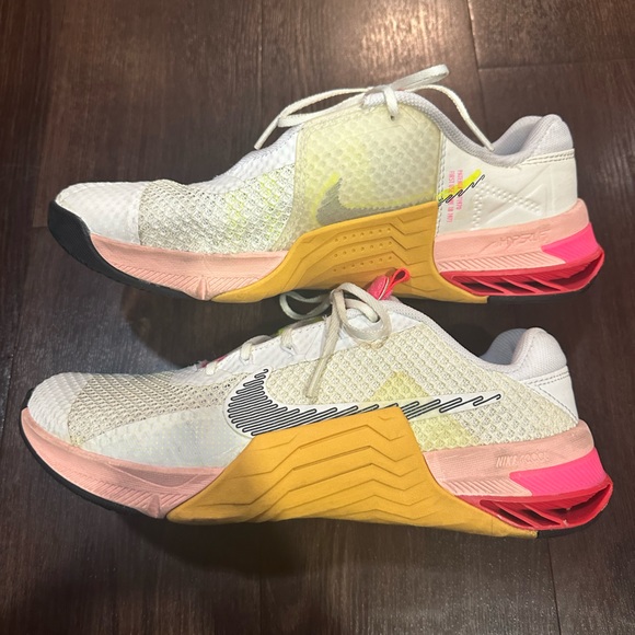 Nike Metcon 7 Women's Training Shoes, Size US 9, White/Pink/Neon Colors - Picture 4 of 8